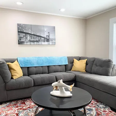 Lovely 1 Bd Downtown 2F Apt In Quite Neighborhood